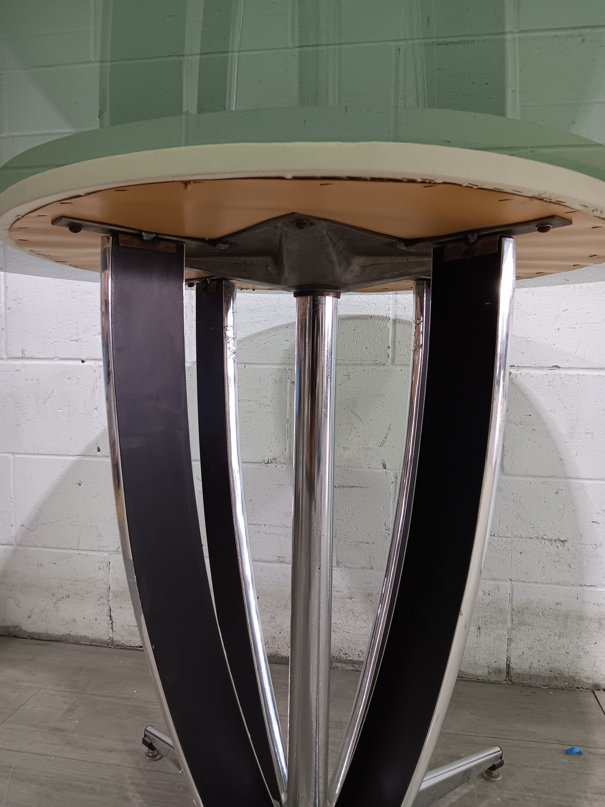 Midnight Onyx Circular Dining Table