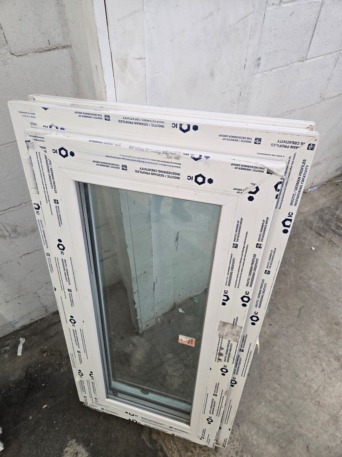 20.5" X39.5" casement Window