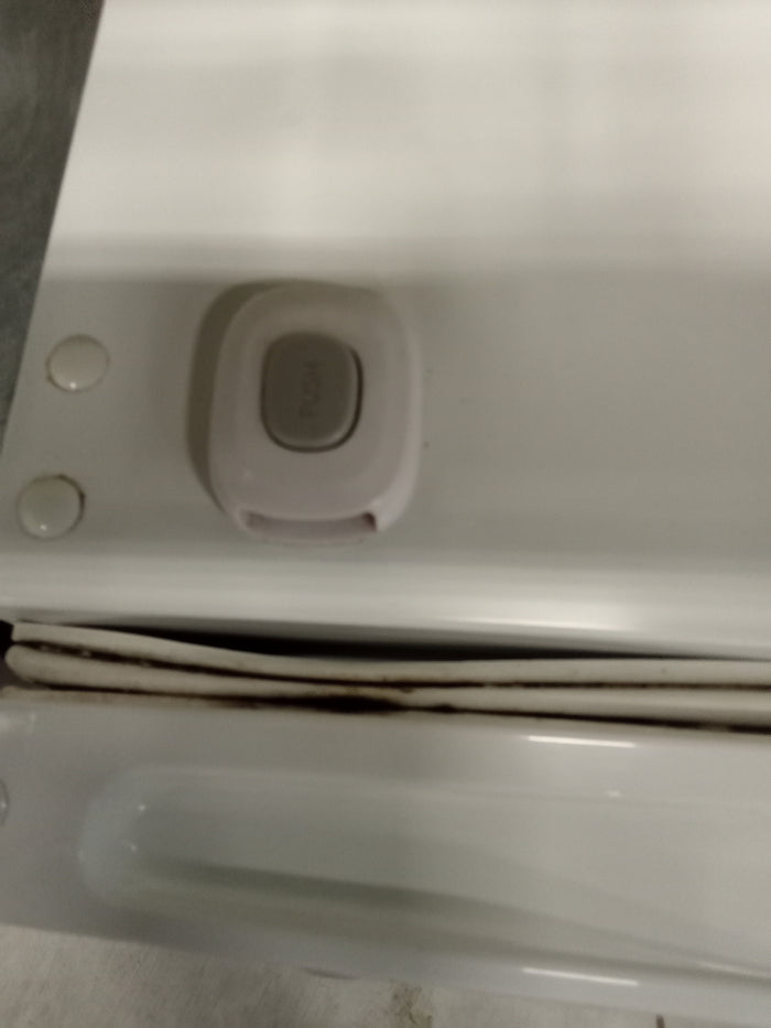 18.5"W White Mini Fridge