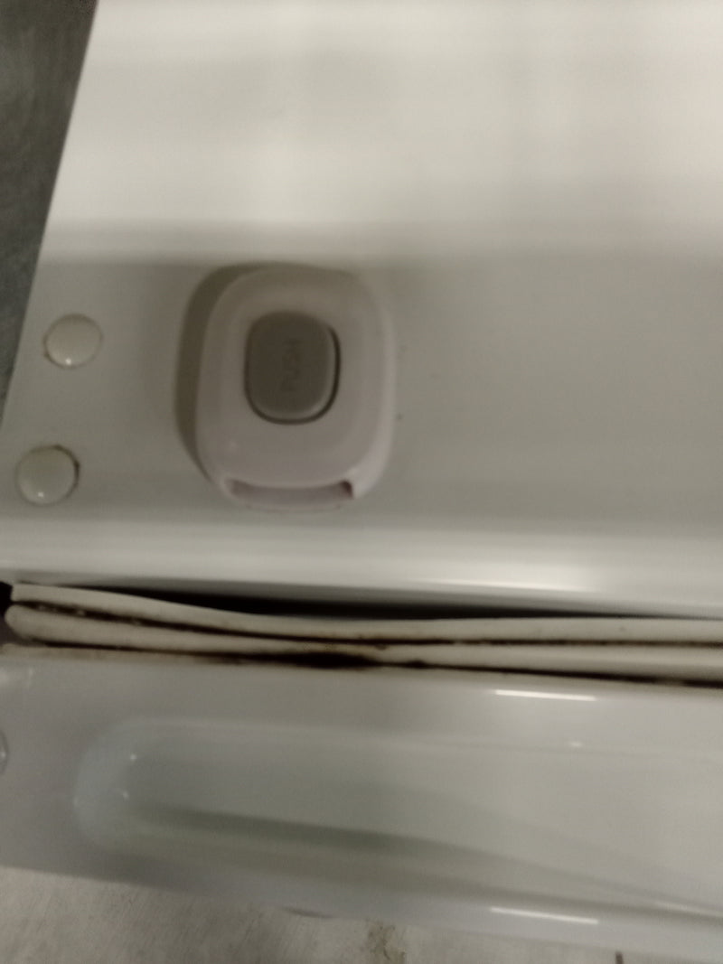 18.5"W White Mini Fridge