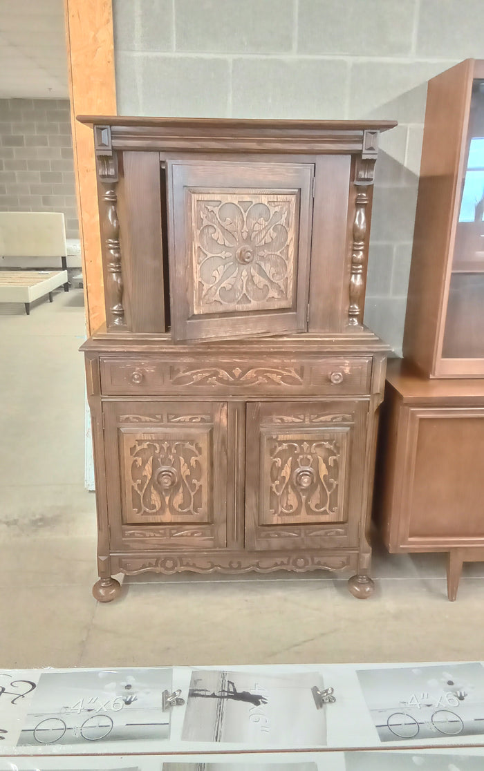 38"W Rustic Wood Sideboard with Hutch