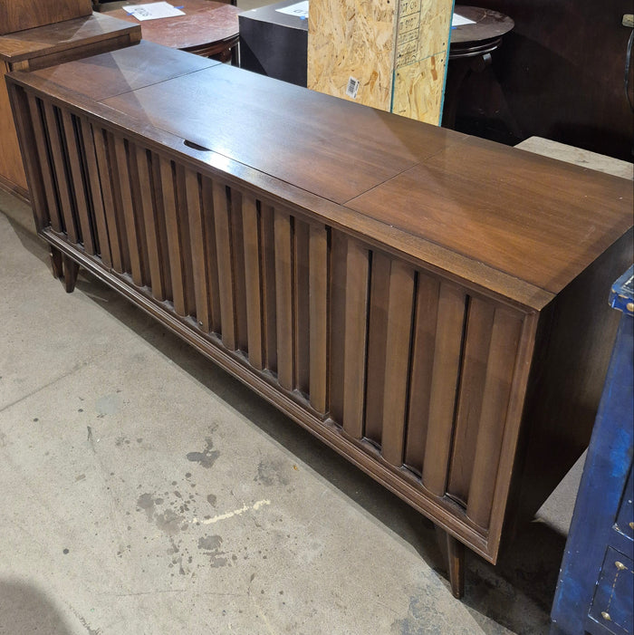 Vintage Zenith stereophonic high fidelity phonograph with AM- stereo FM tuner model c950-2