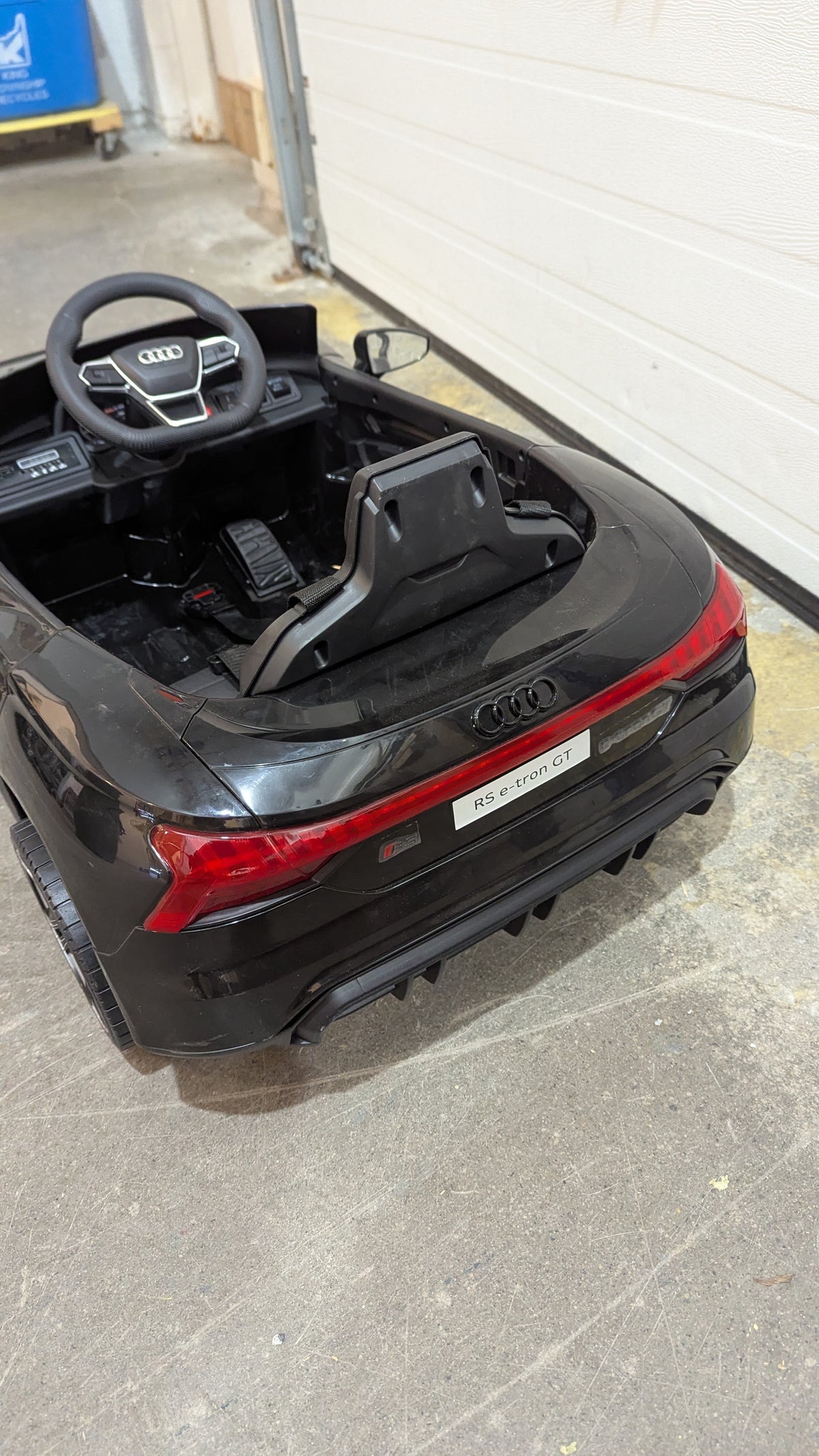 Aosom Kids' Audi RS e-tron GT Ride-On Electric Car w/ Suspension