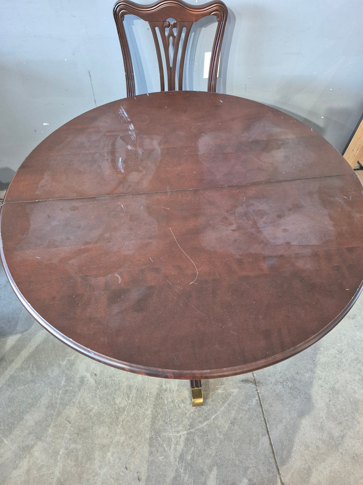 42"Round Dining Set with 4 Chairs