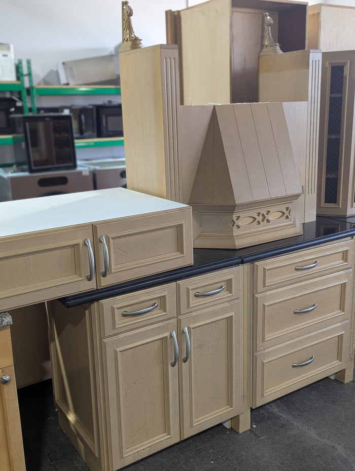 Traditional Kitchen Cabinets with Black Marble & Kitchen Island