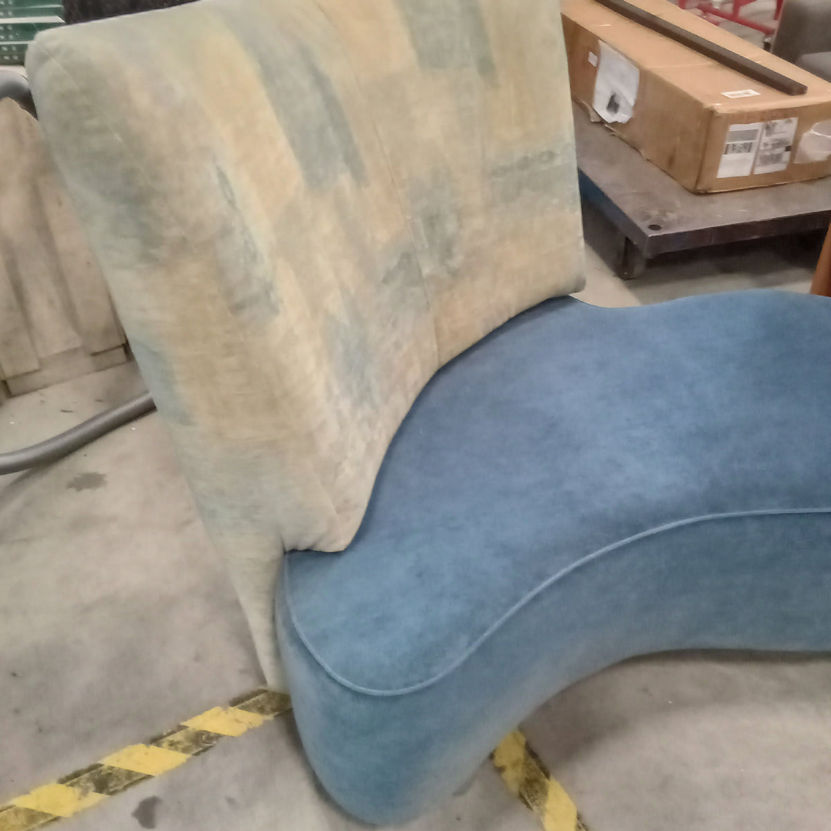49"W Chaise Lounge
