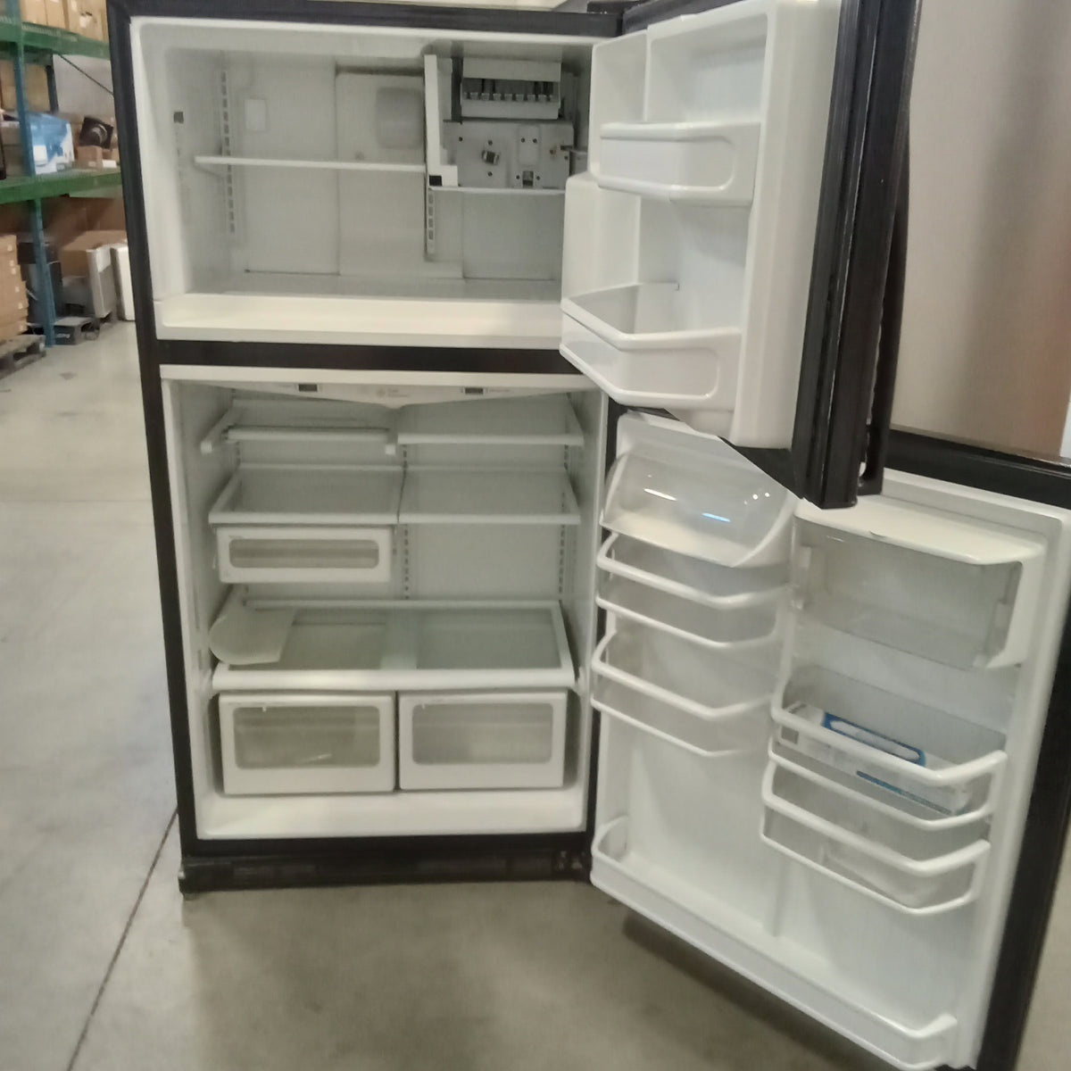36"W Fridge Freezer with Water Dispenser in Black