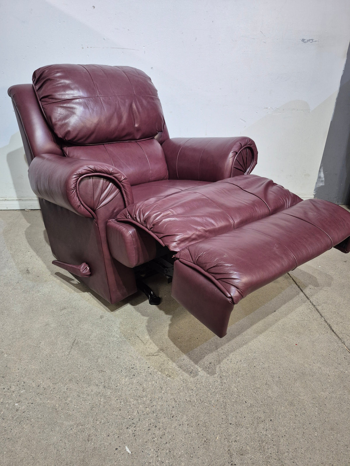 Burgundy Leather Manual Rocker/Recliner – Habitat ReStore GTA