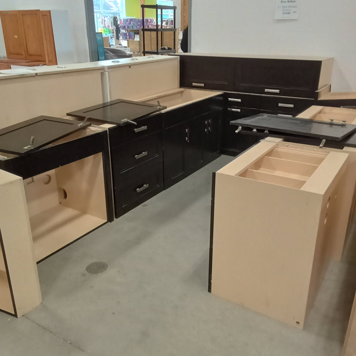 Kitchen Cabinet Set $1595