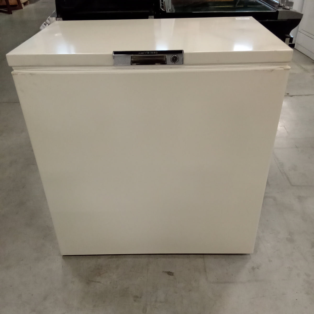 34.5"W Chest Freezer in Cream