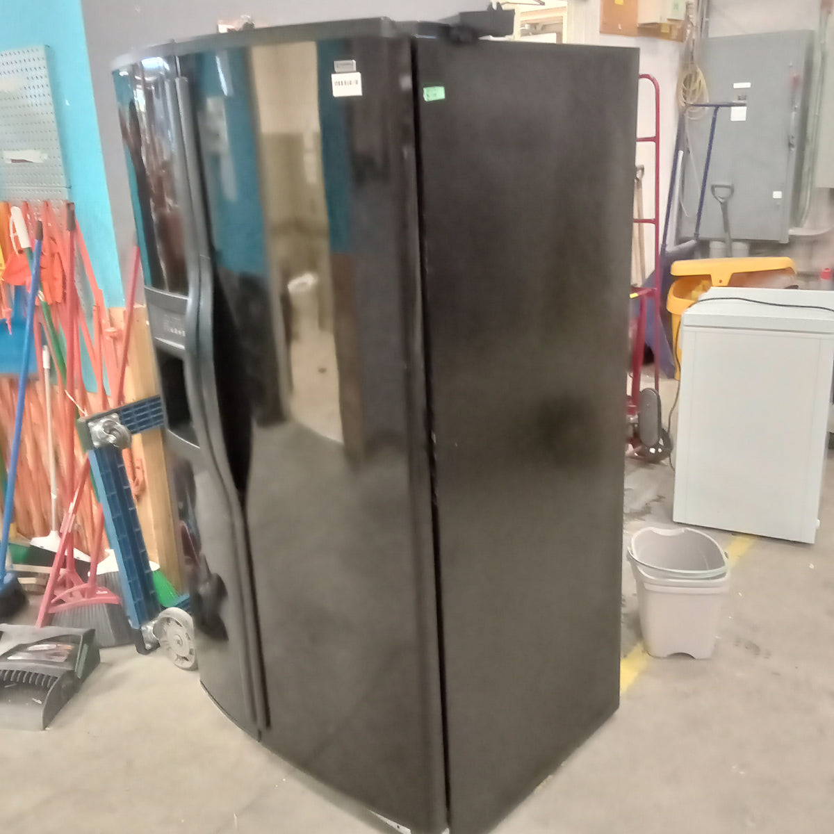 33"W Side by Side Fridge Freezer in Black