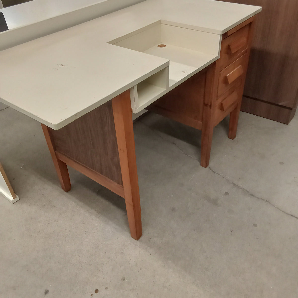 48"W Single Pedestal Desk