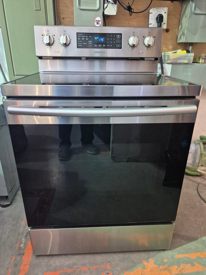 Samsung 30" Stainless Steel Electric Range w/Convection Oven