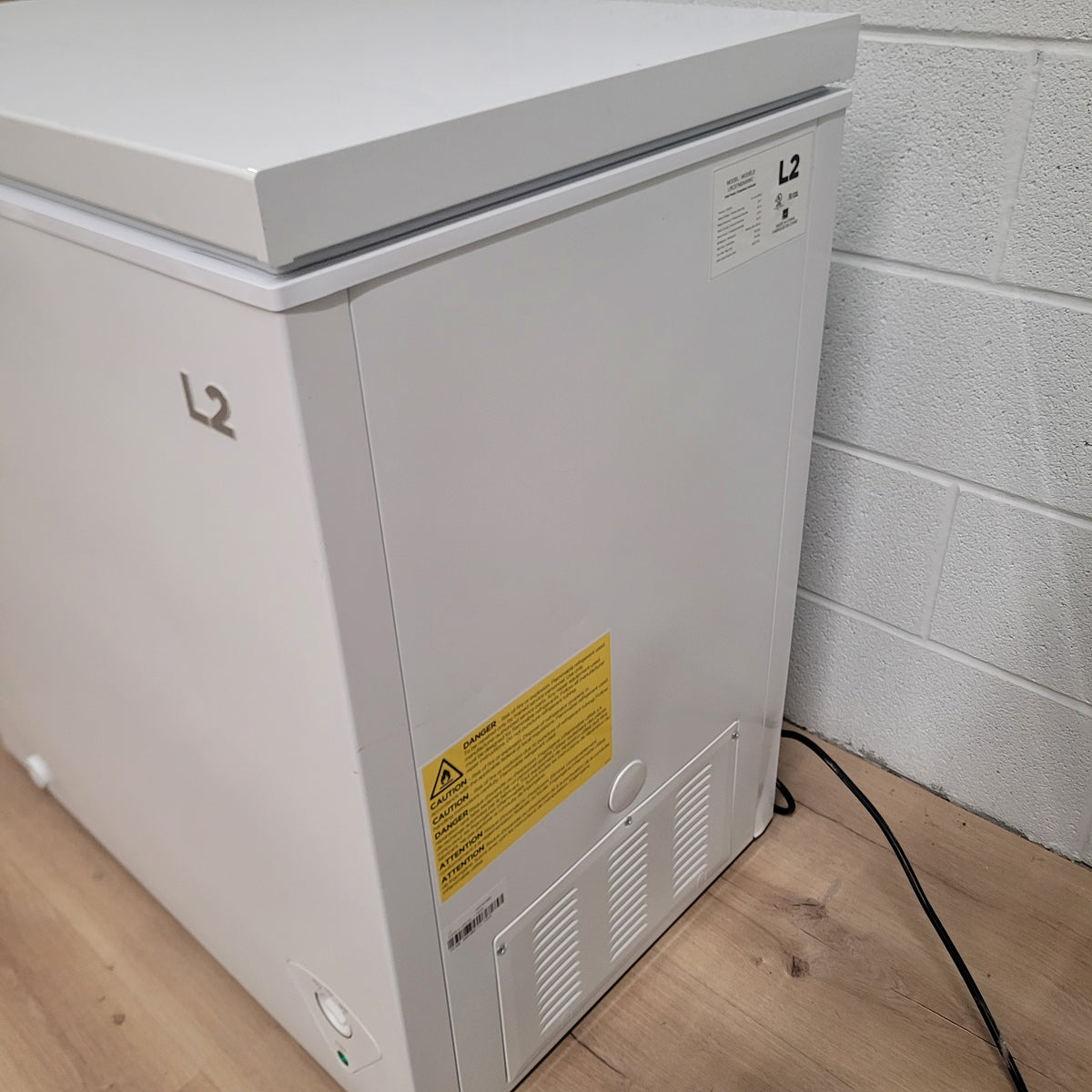 32"W White Chest Freezer - 7Cu Ft Capacity
