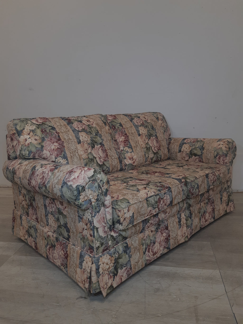 Green & Beige Floral Love Seat