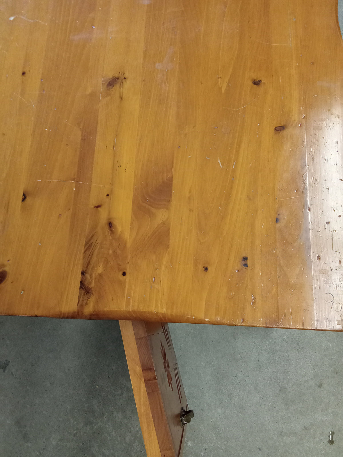 24"W Knotty Pine End Table with Storage