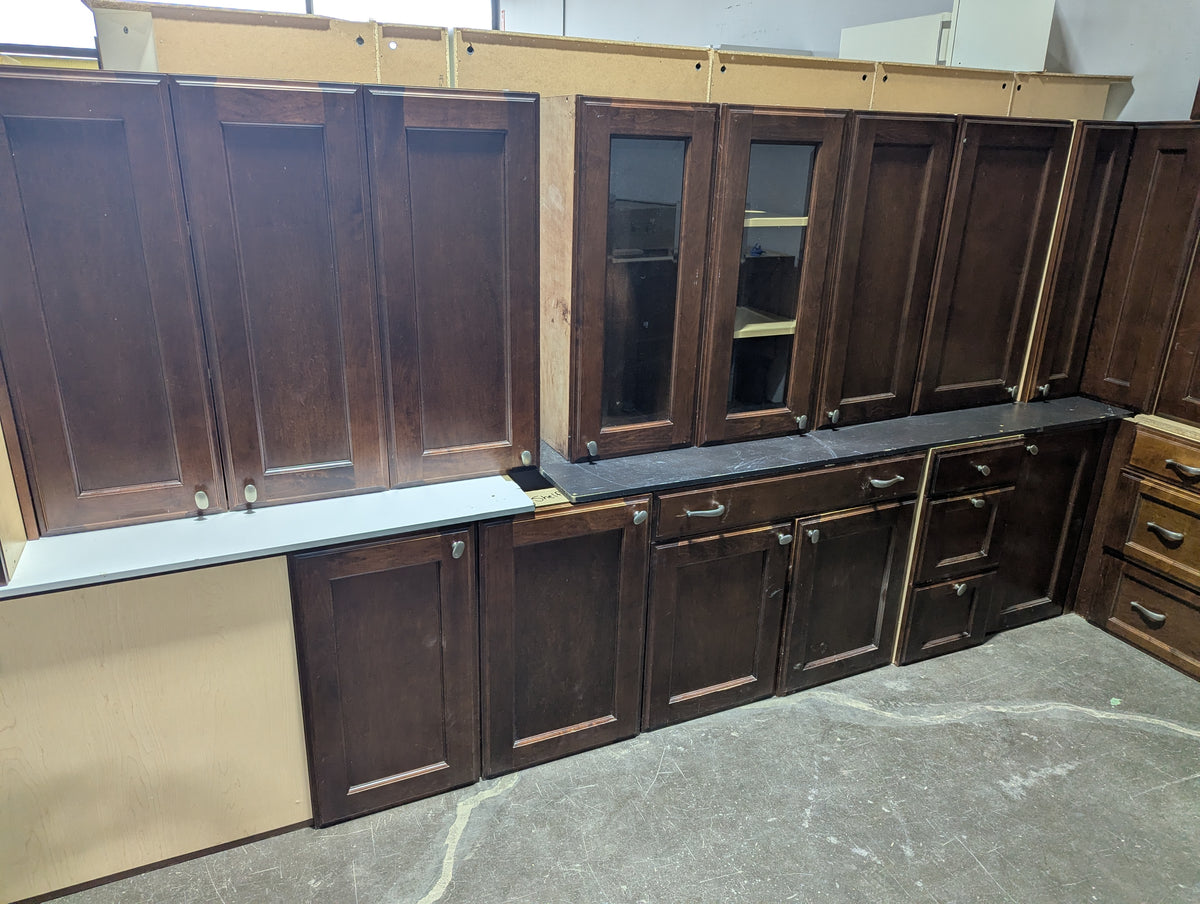 Traditional Style Medium Brown Full Kitchen