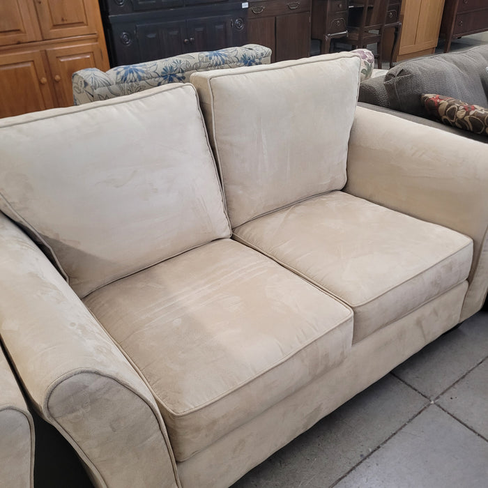 60"W 2-Seat Love Seat in Beige Velour