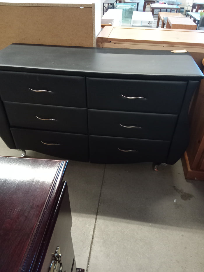 52"W Black 6-Drawer Dresser
