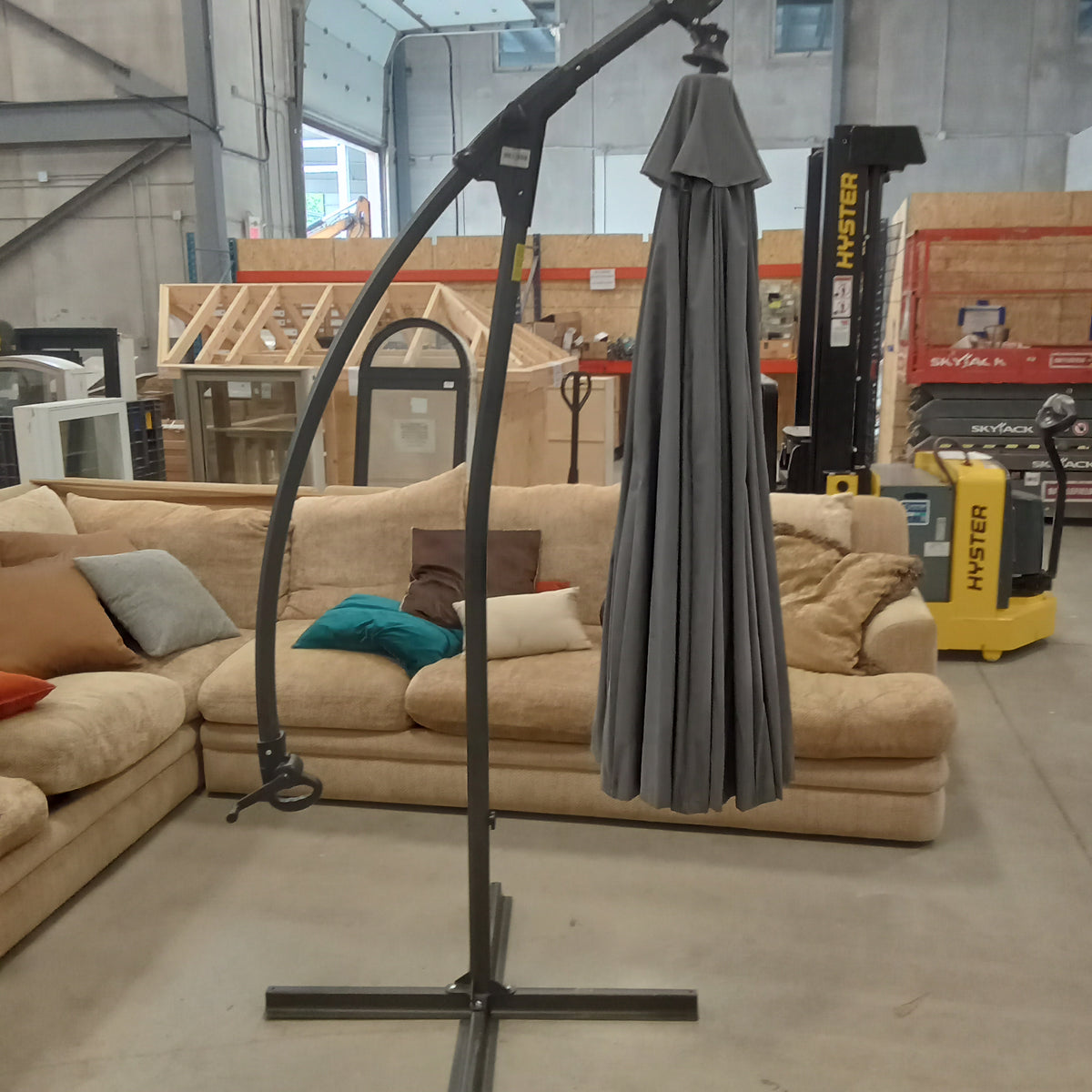 10Ft Cantilever Patio Umbrella in Gray