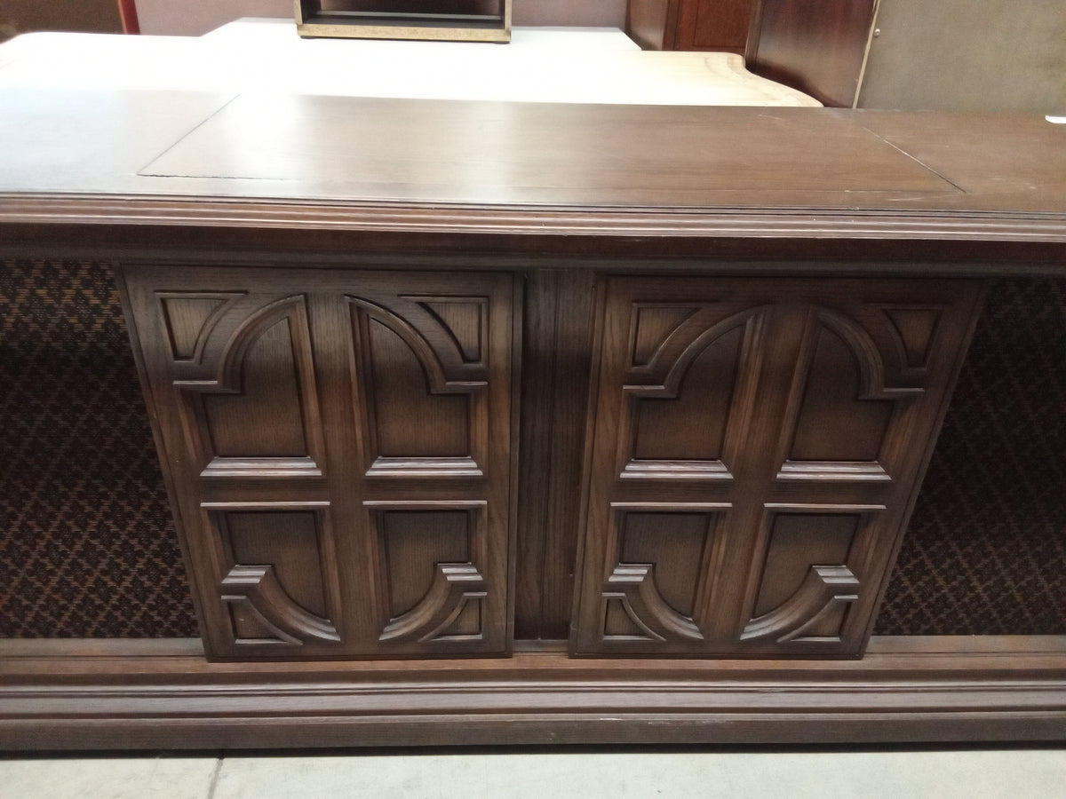 62"W Electrohome Sterio Cabinet With Turntable And Tuner