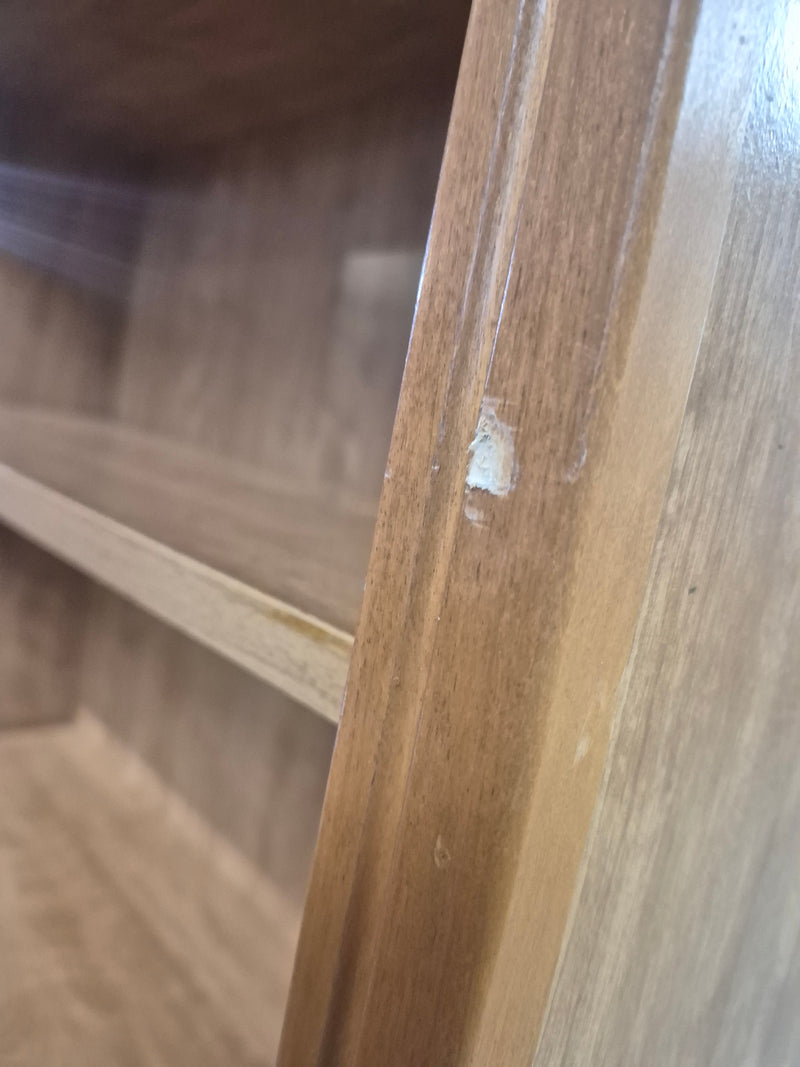 3-Drawer Dresser with Hutch