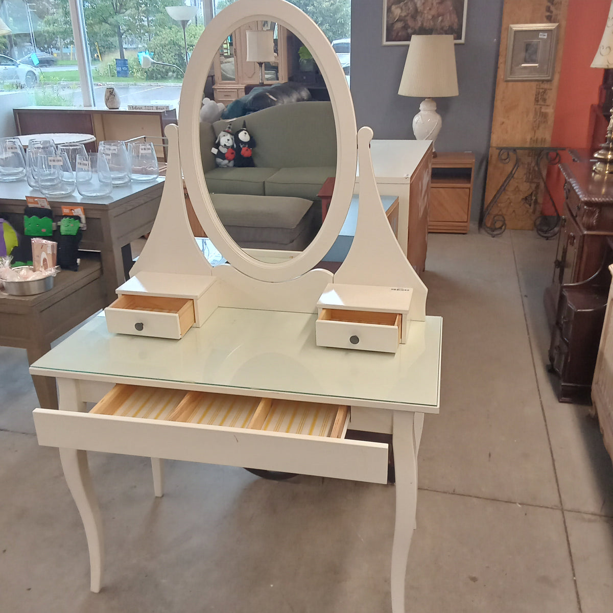 39.5"W Bedroom Vanity in White