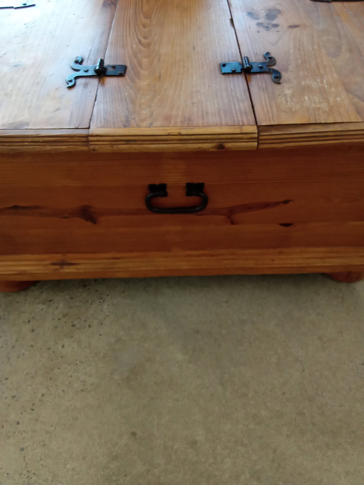 35.5"W Knotty Pine Coffee Table with Storage
