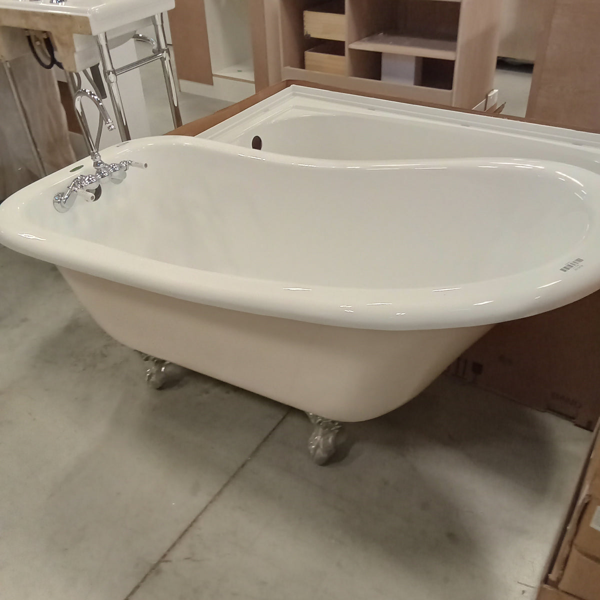 60"W Claw Foot Freestanding Bath Tub - White