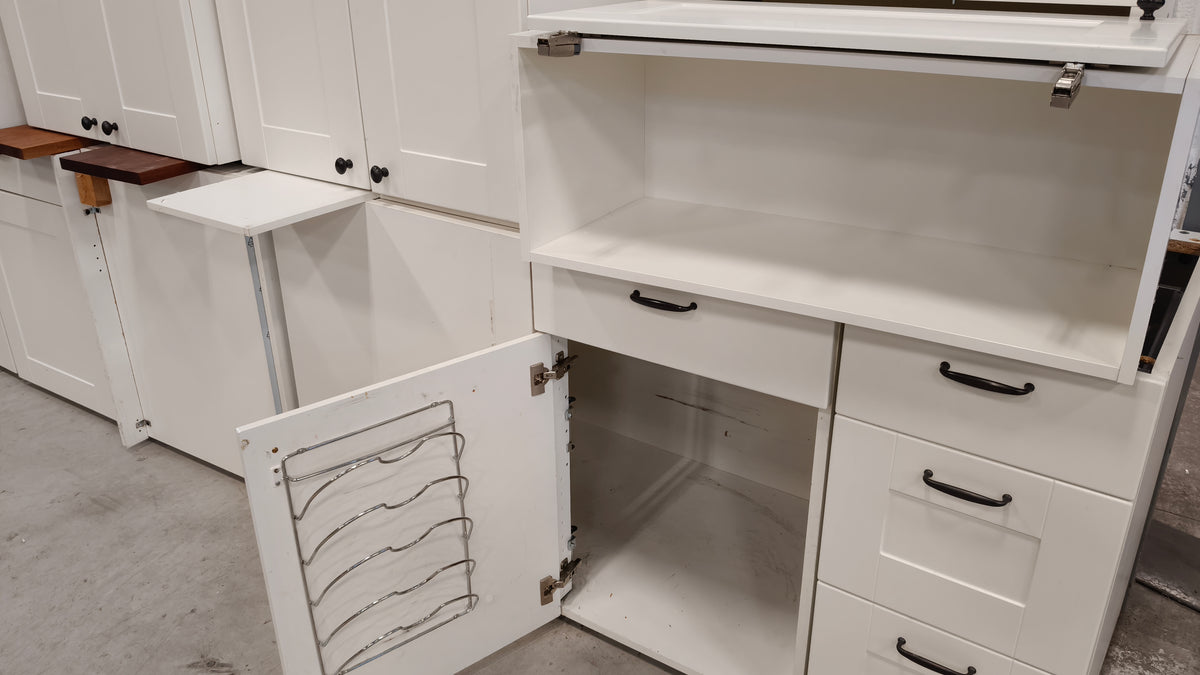 Kitchen Cabinet Set $1,050