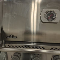 56"W 4-Burner Natural Gas BBQ in Stainless Steel