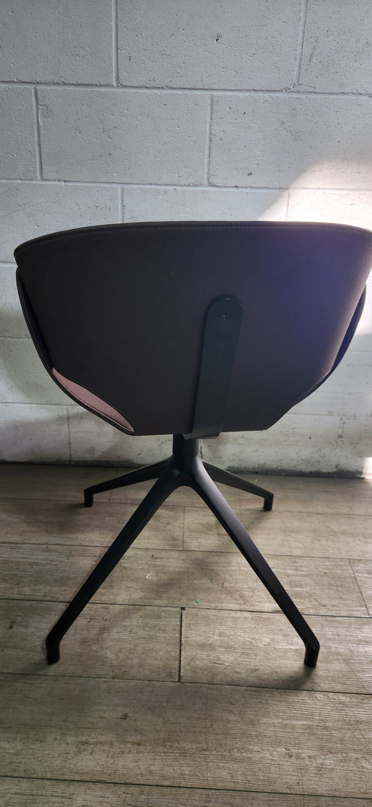 Tonon Fl@t Chair / Swivel / Dark Grey