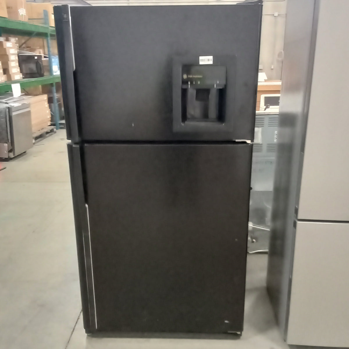 36"W Fridge Freezer with Water Dispenser in Black