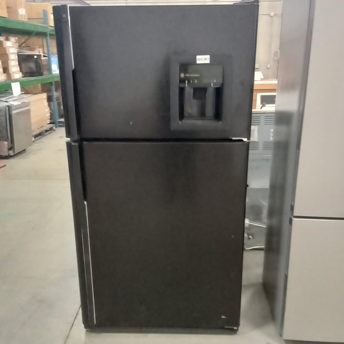 36"W Fridge Freezer with Water Dispenser in Black