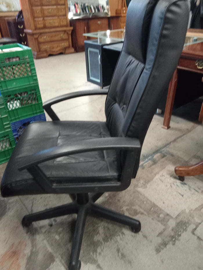 24.5"W Office Chair in Black