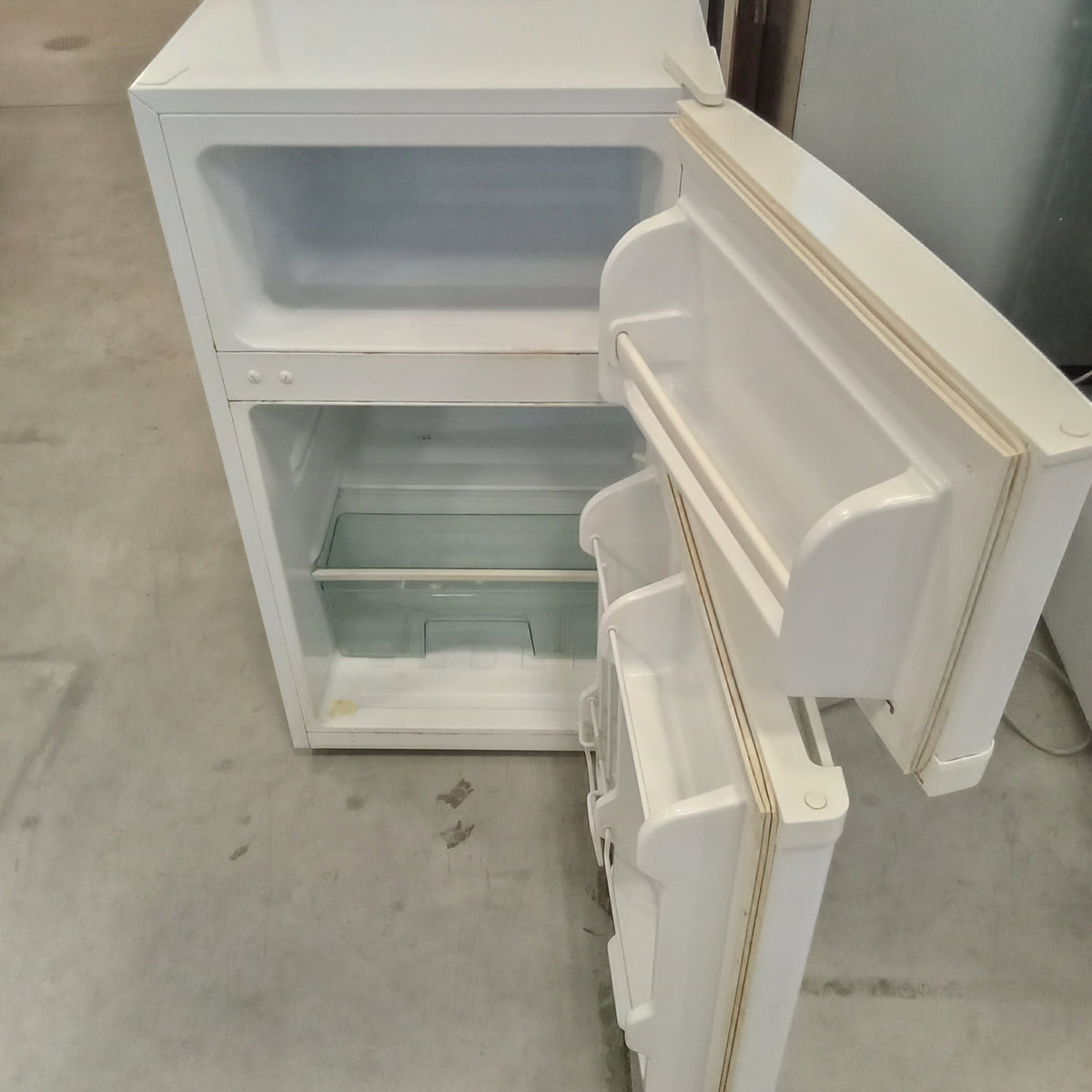 19"W Mini Fridge Freezer in White