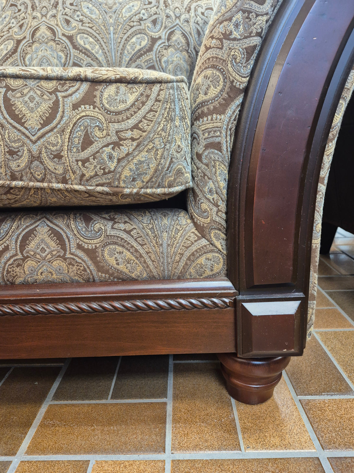 2-Seat Vintage Patterned Sofa