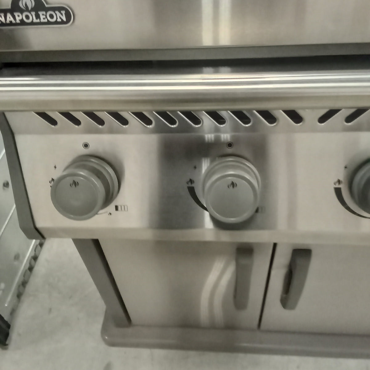 56"W 4-Burner Natural Gas BBQ in Stainless Steel