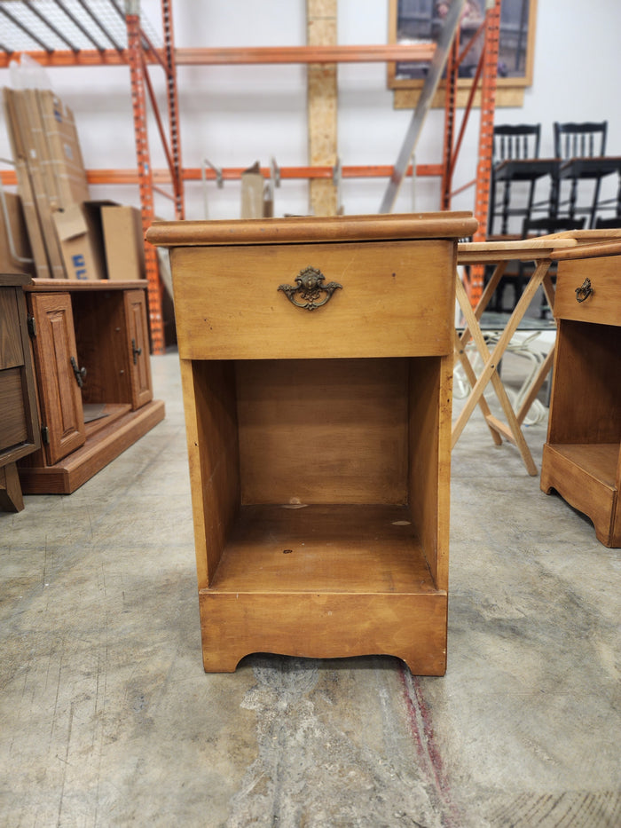 Light Brown Wooden Nightstand with 1 Drawer