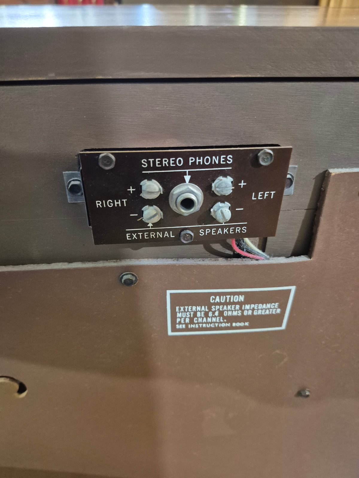 Vintage Zenith stereophonic high fidelity phonograph with AM- stereo FM tuner model c950-2