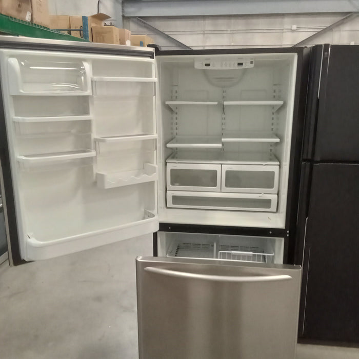 33"W Fridge Freezer in Stainless Steel