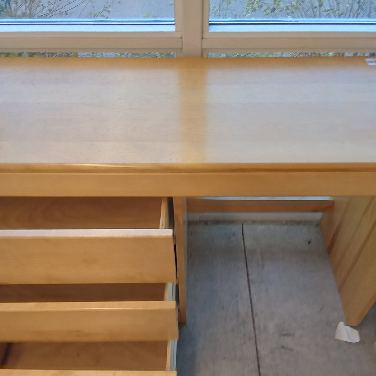 45.5"W Single Pedestal Desk