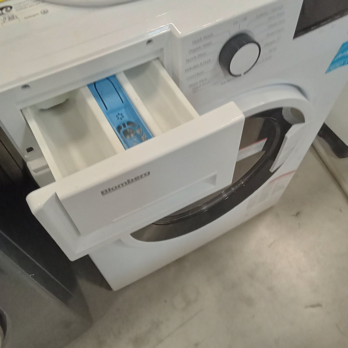 24"W Front Load Washing Machine
