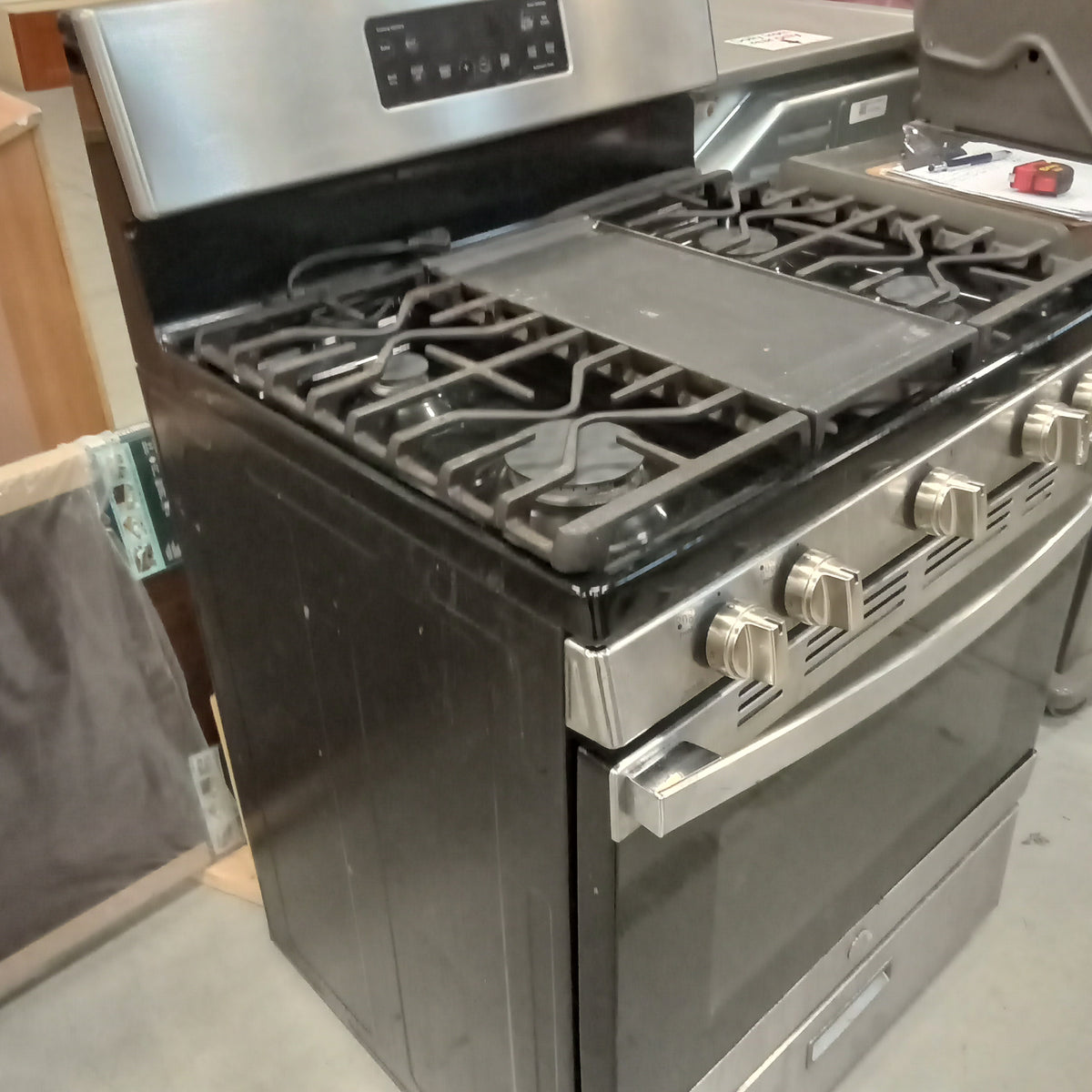 30"W Four Burner Gas Stove with Centre Griddle