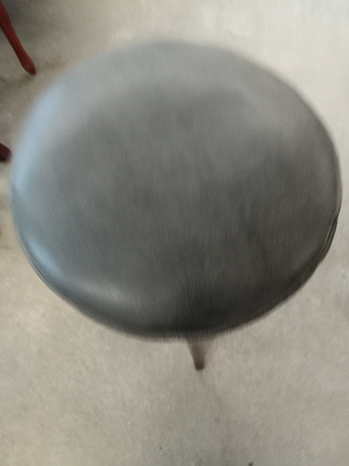 Round Seat Bar Stool