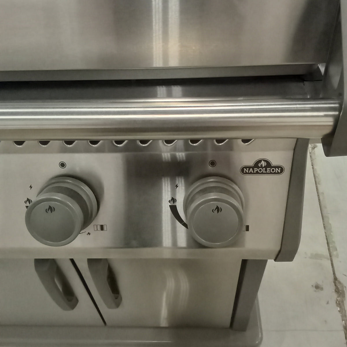 56"W 4-Burner Natural Gas BBQ in Stainless Steel