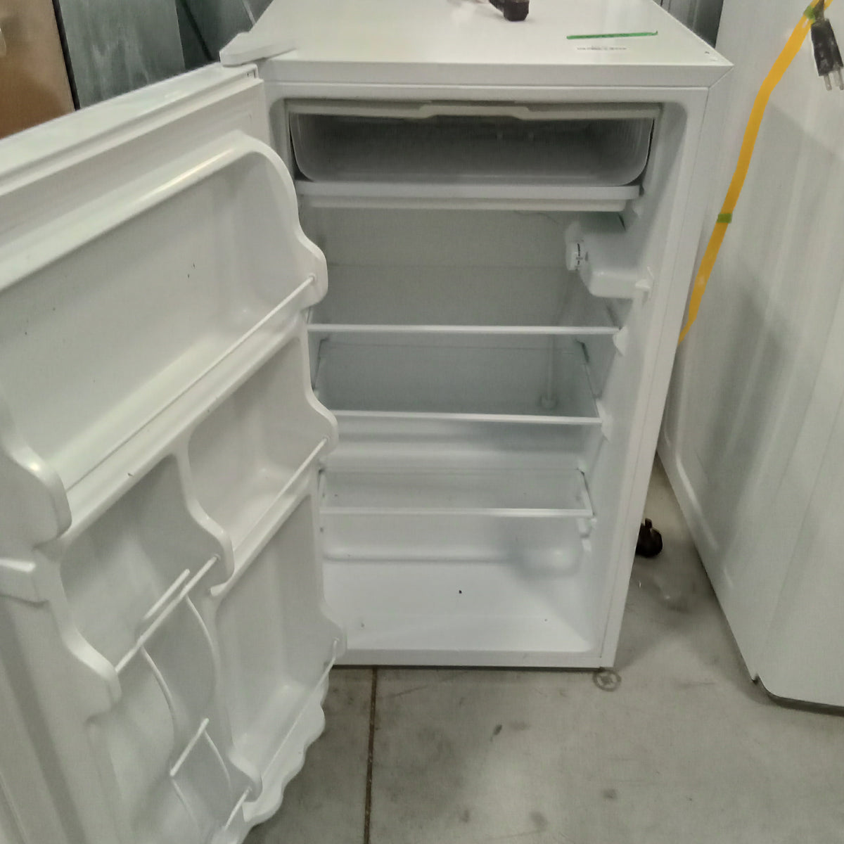 19"W Mini Fridge in White