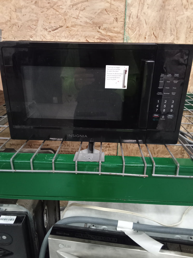 20"W 1.1Cu Ft Countertop Microwave in Black