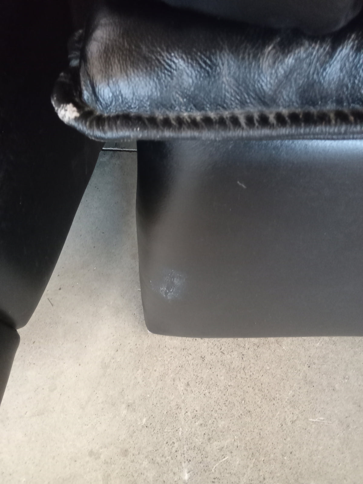 62"W Black Leather 2-Seater Couch