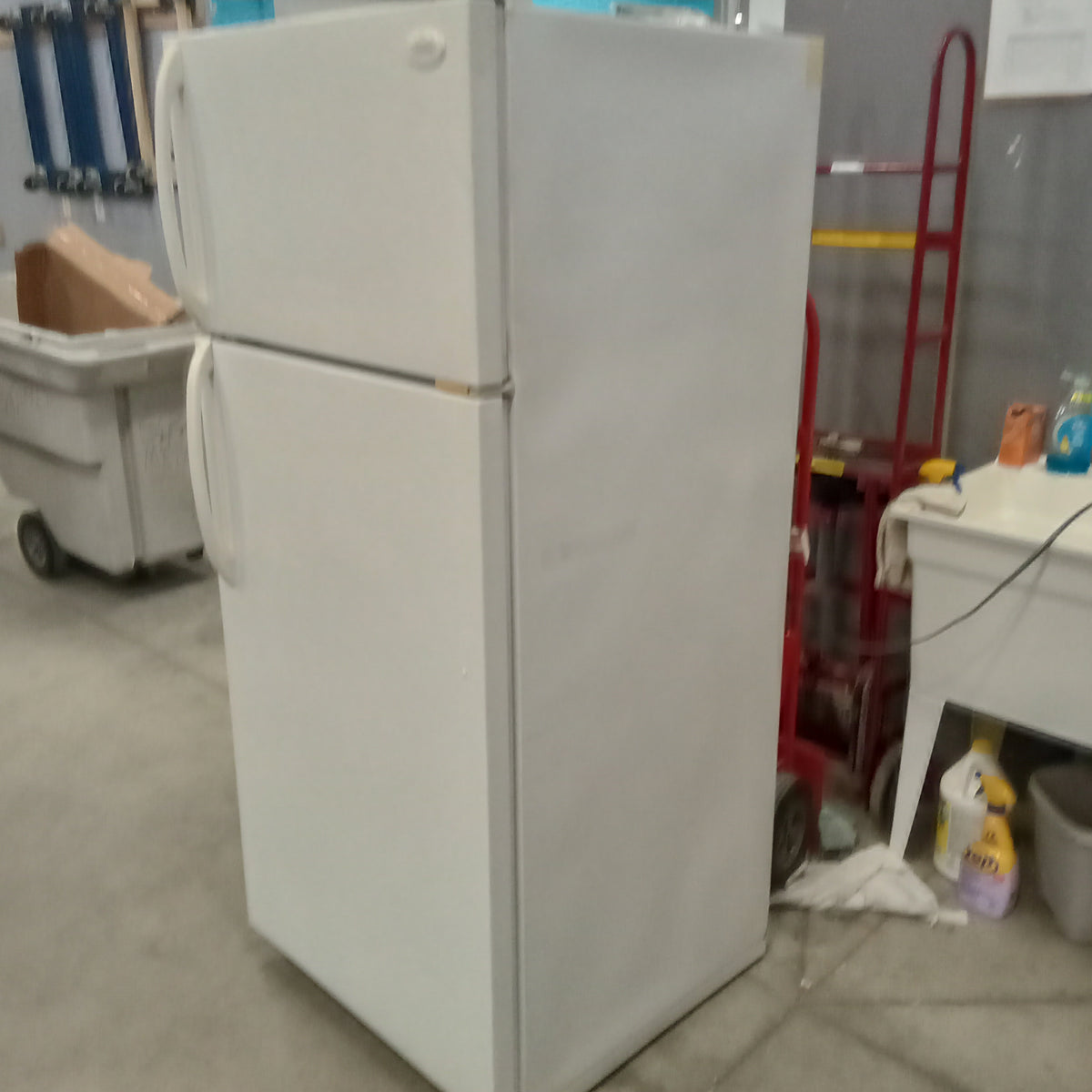 28"W White Fridge Freezer